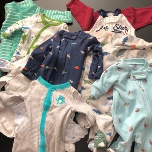 Lot of preemie clothing. 3 fleece sleepers, 6 cotton sleepers. Good condition.